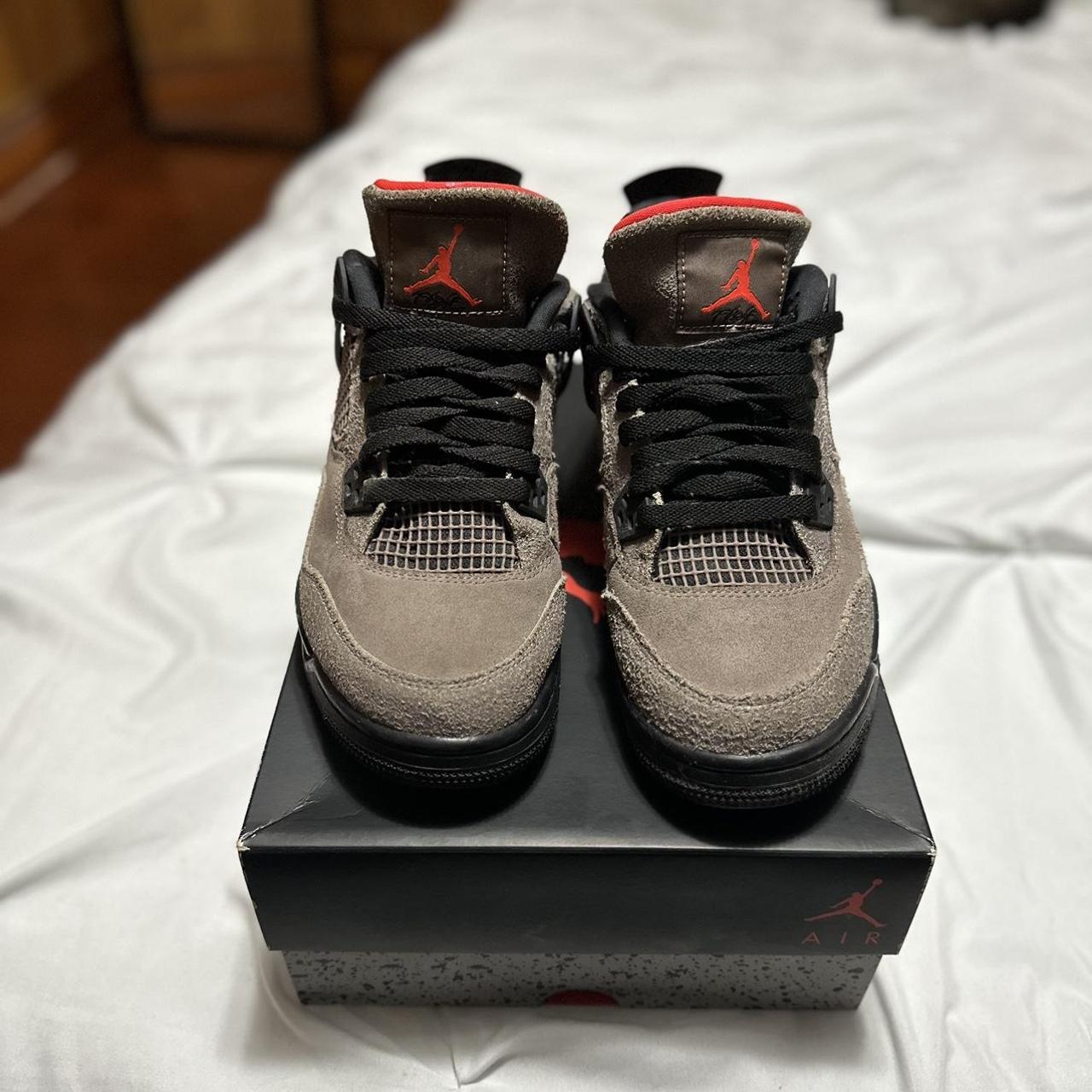 taupe 4's