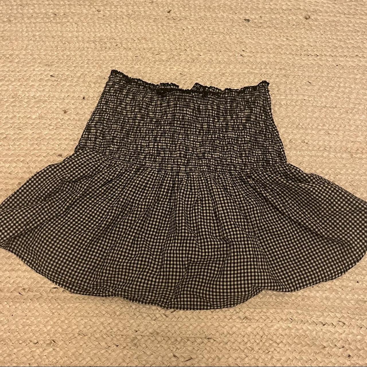 Black and white skirt with small ruffles and large... - Depop