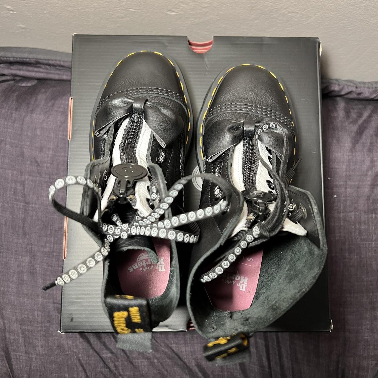 dr martens black pink