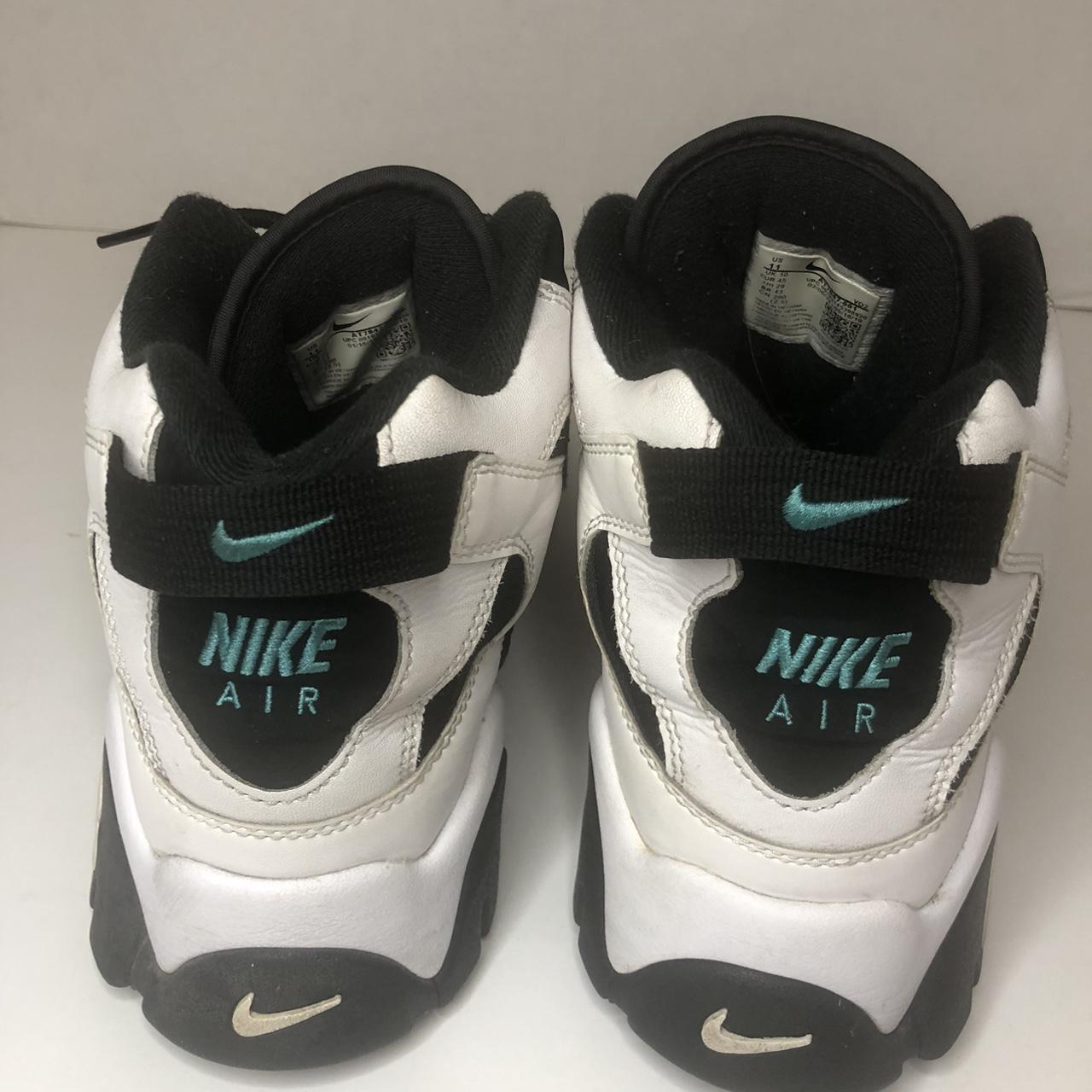 Mens Nike Air Barrage Mid Shoes