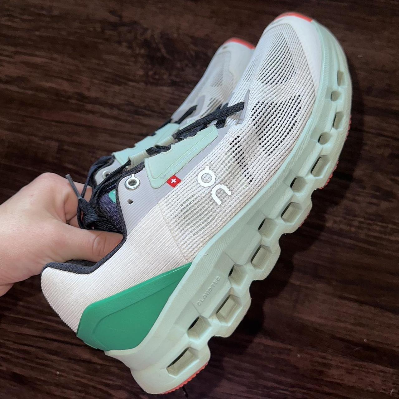 ON CLOUDSTRATUS green orange and white worn a... Depop