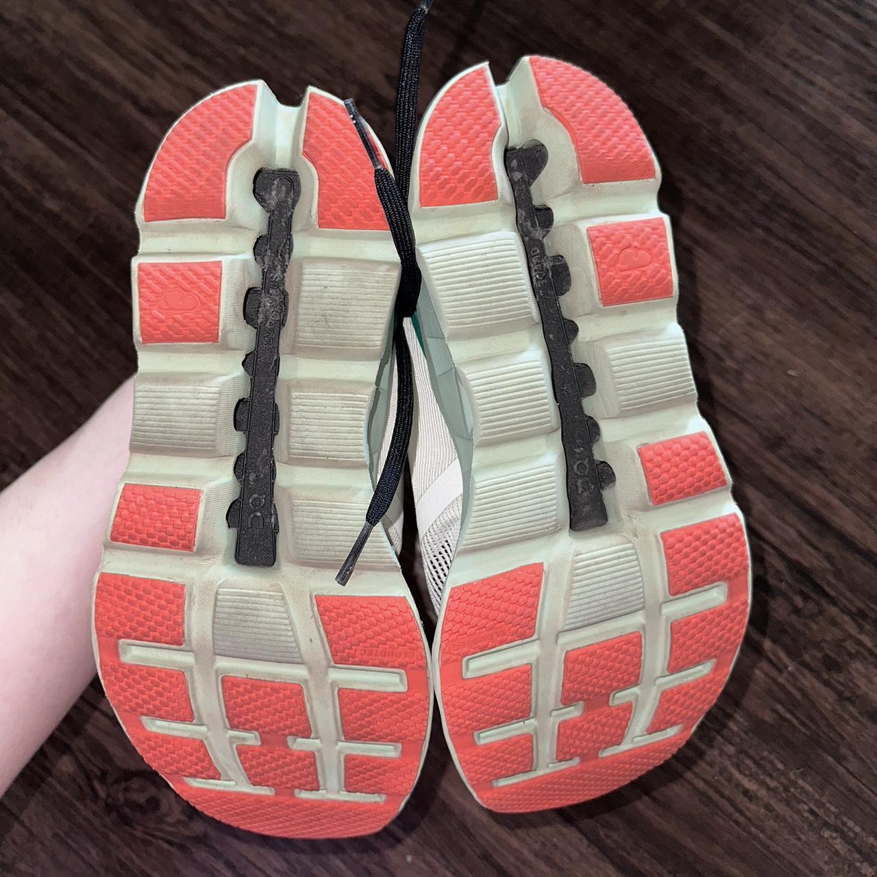 ON CLOUDSTRATUS green orange and white worn a... Depop