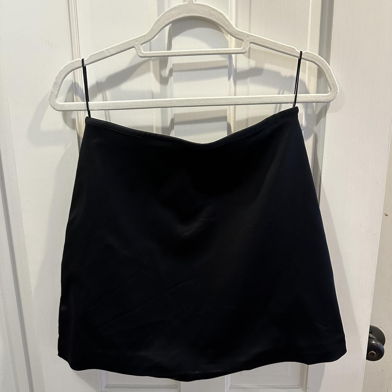 Aritiza black mini skirt size 8. There is a loose... - Depop