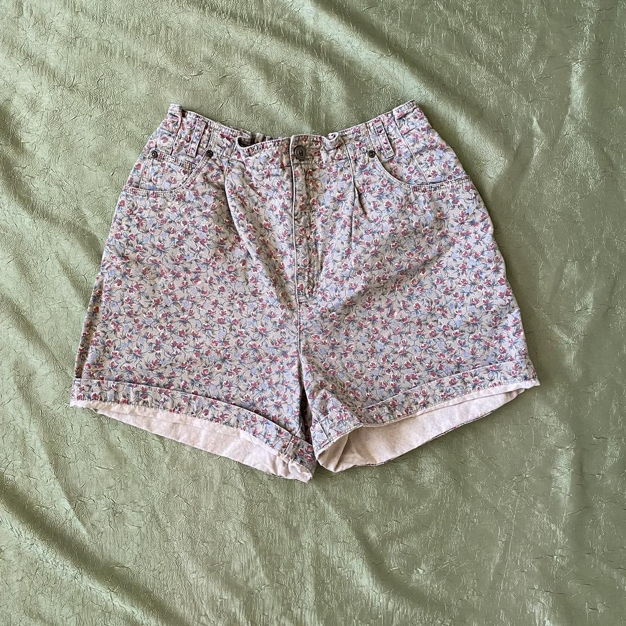 Liz Claiborne Women's Pink and Tan Shorts | Depop