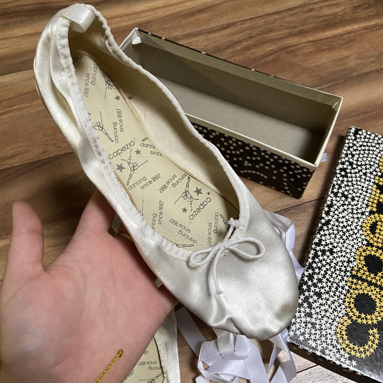 🩰🤍🕊️ Vintage ballet shoes 🕊️🤍🩰 Absolutely adorable... Depop