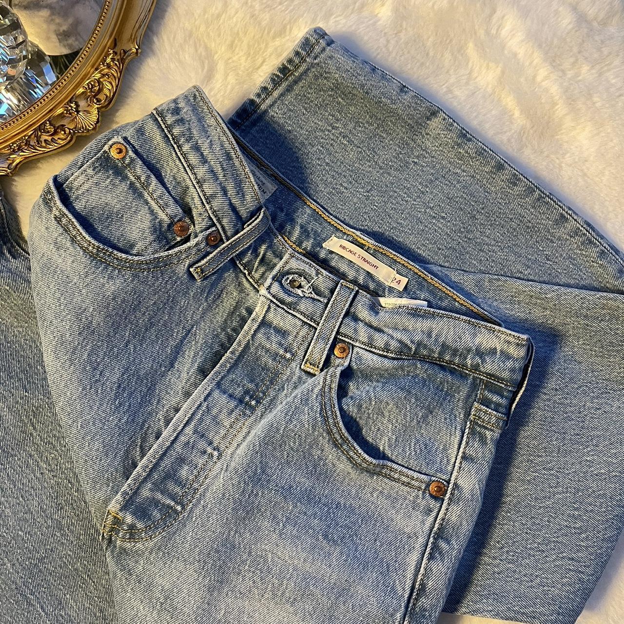 Almost New Ribcage Straight Levi Jeans #levis... - Depop