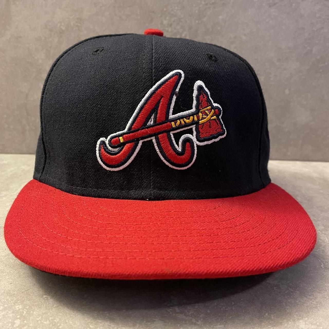 NEW ERA BASIC ON FIELD ATLANTA BRAVES FITTED HAT (NAVY/RED)