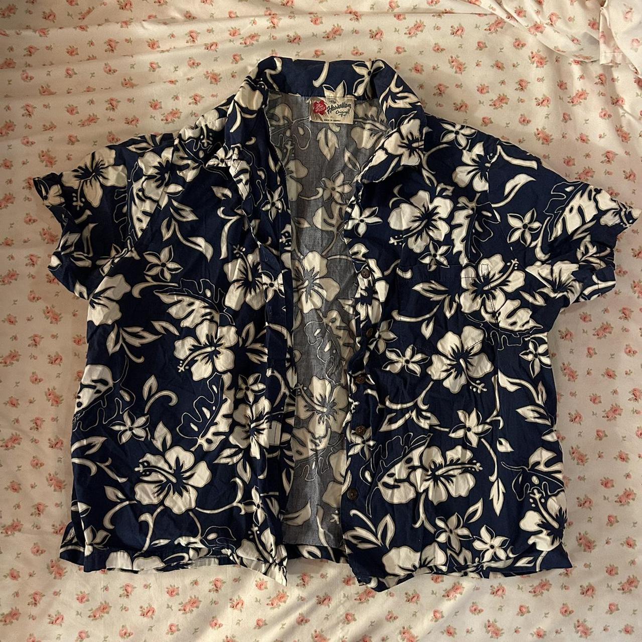 Women's Cream and Navy Top Depop