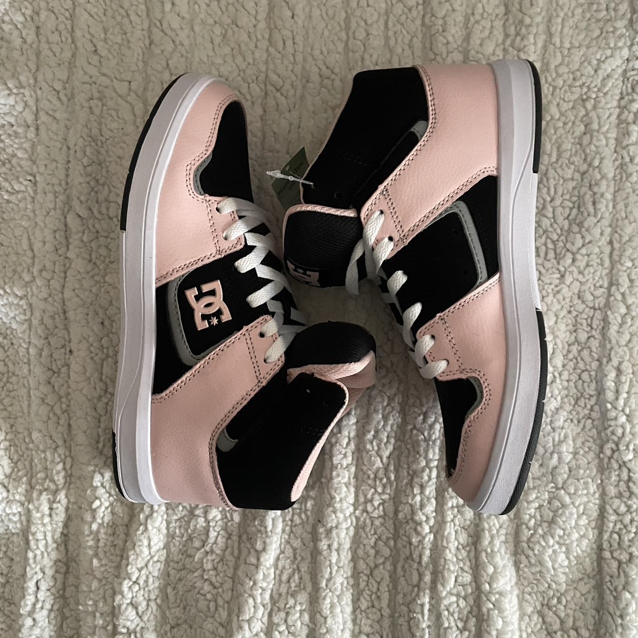 DC Shoes Women's Pink and White Trainers (2)