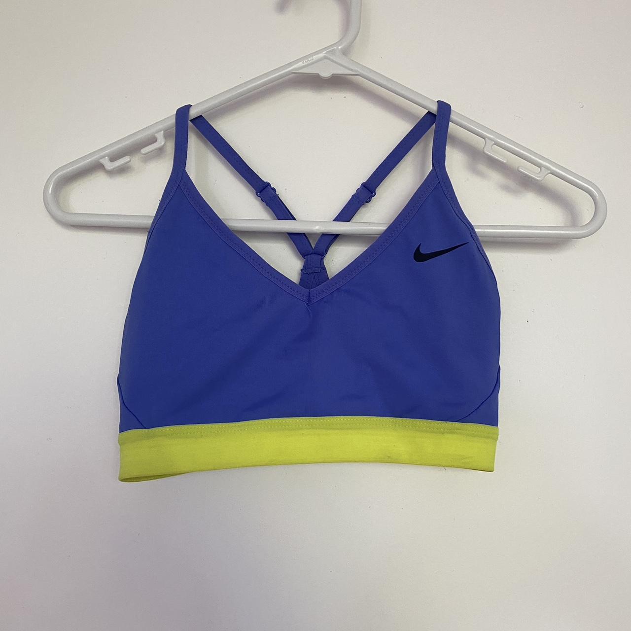 Nike Women's Bra | Depop