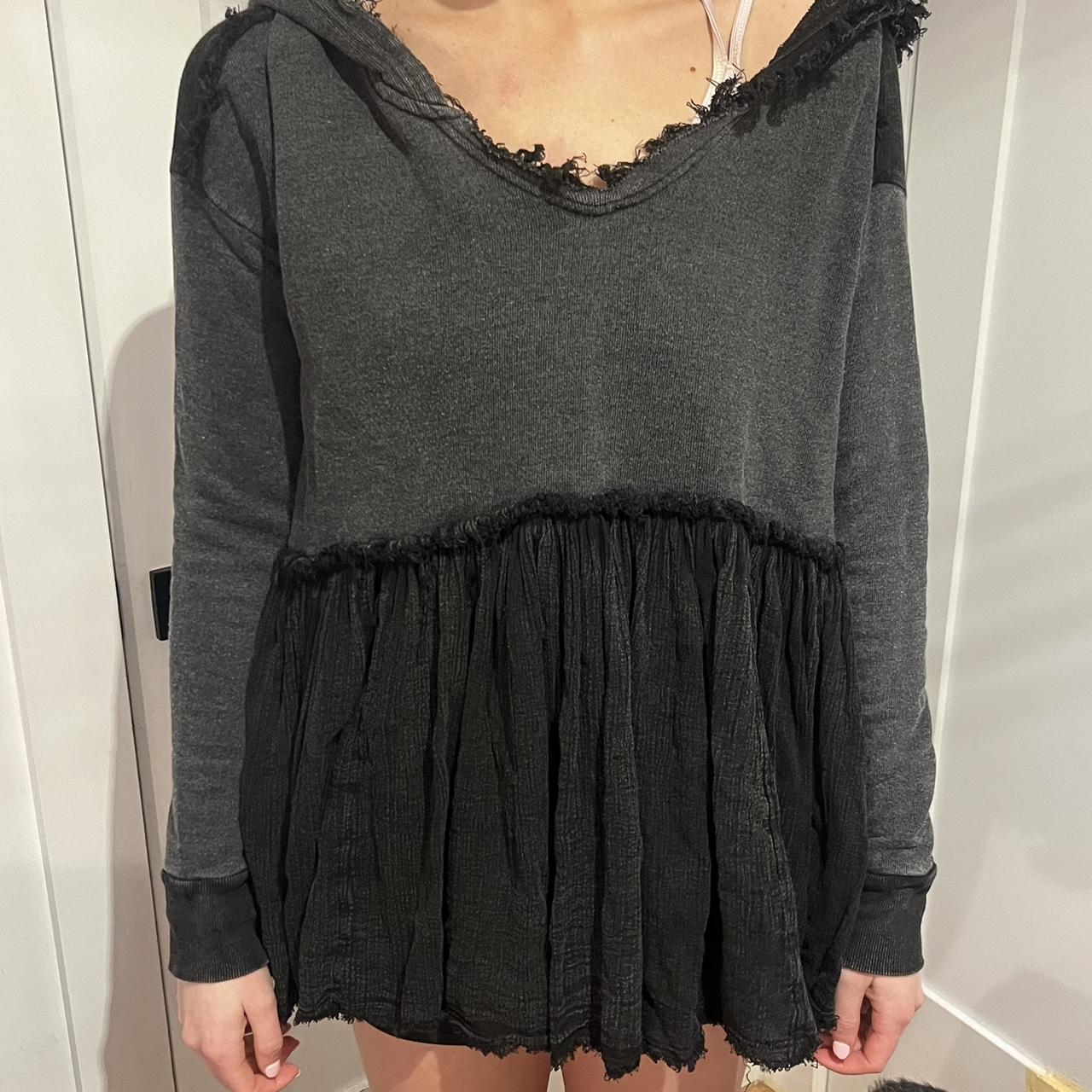 Free People Sweatshirt tag says XS but fits up to Depop