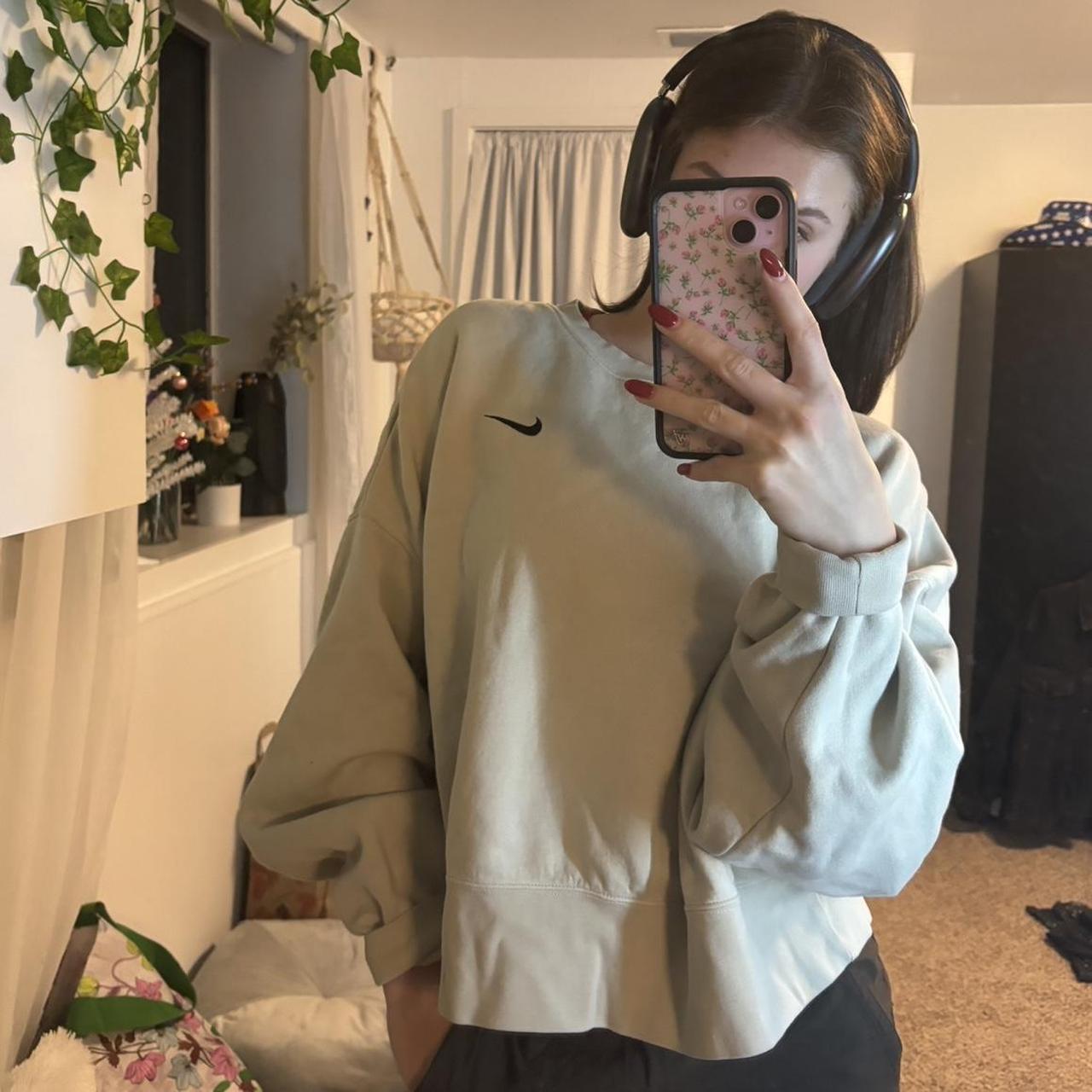 cream tan nike cropped crewneck a few small