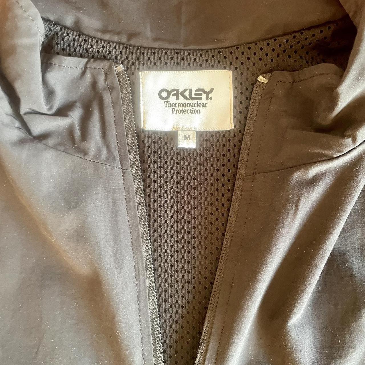 Oakley windbreaker, water resistant, size M, unworn. - Depop