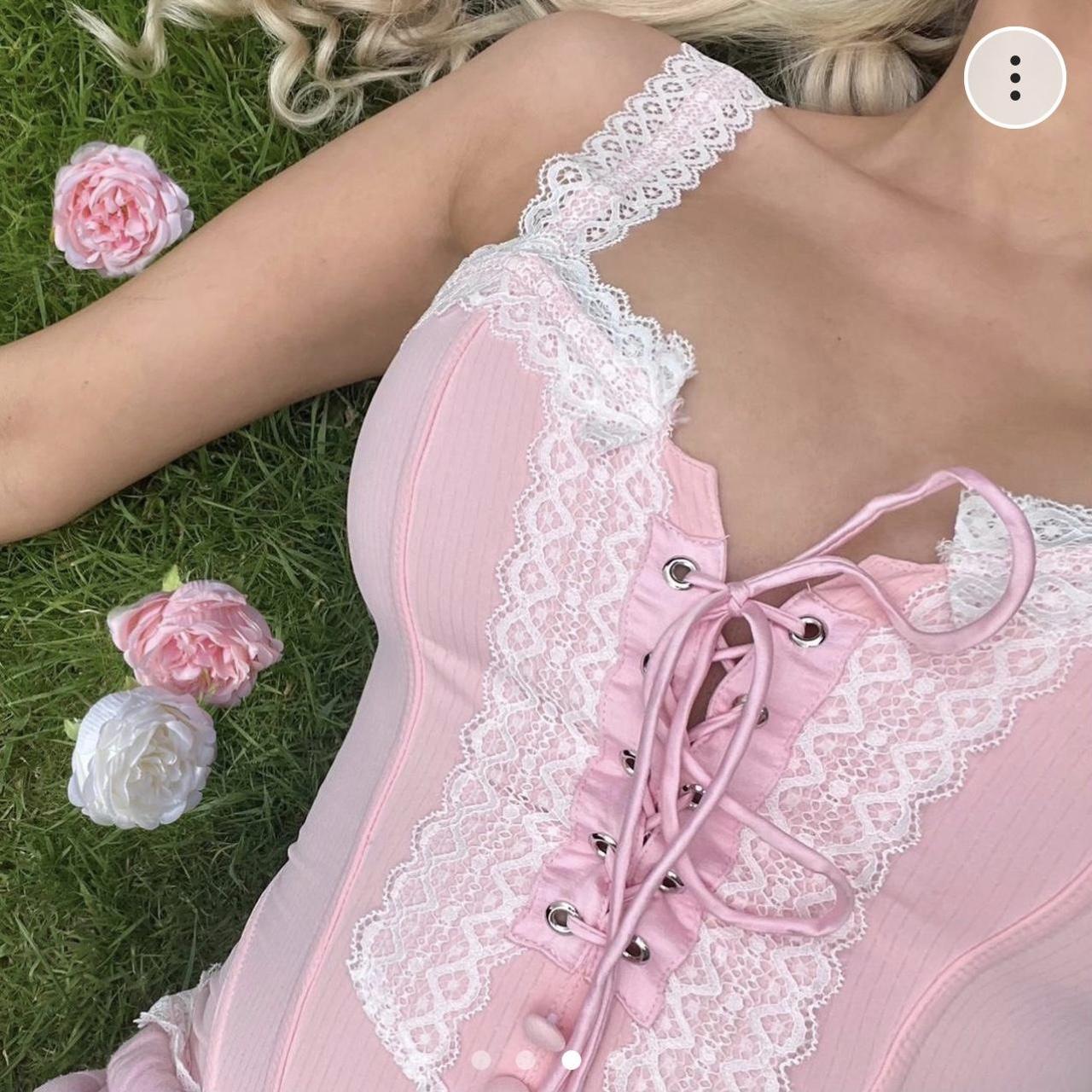 item listed by howthecookiecrumbles