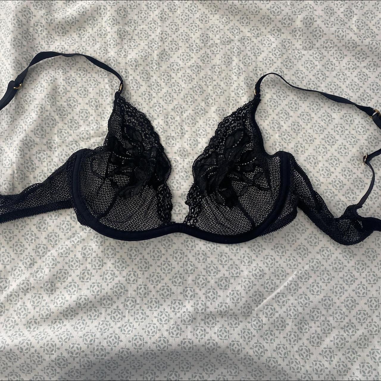 Victoria's Secret bra. Too small on me - Depop