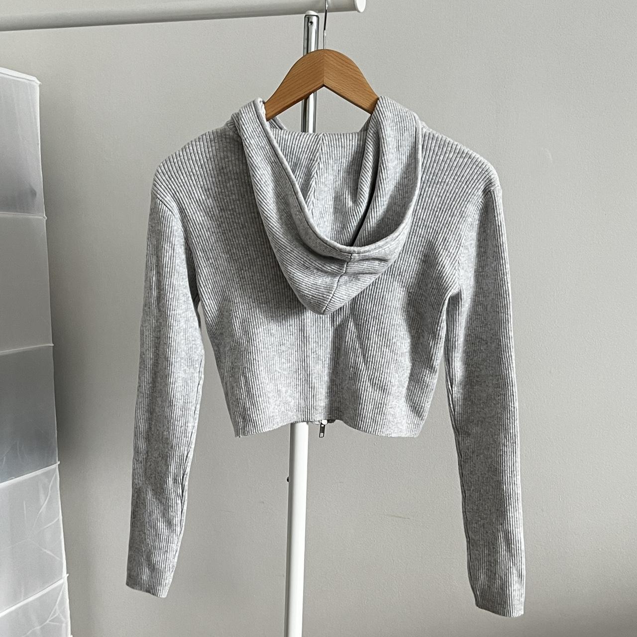 Brandy Melville cropped Grey hoodie • Ribbed texture... Depop