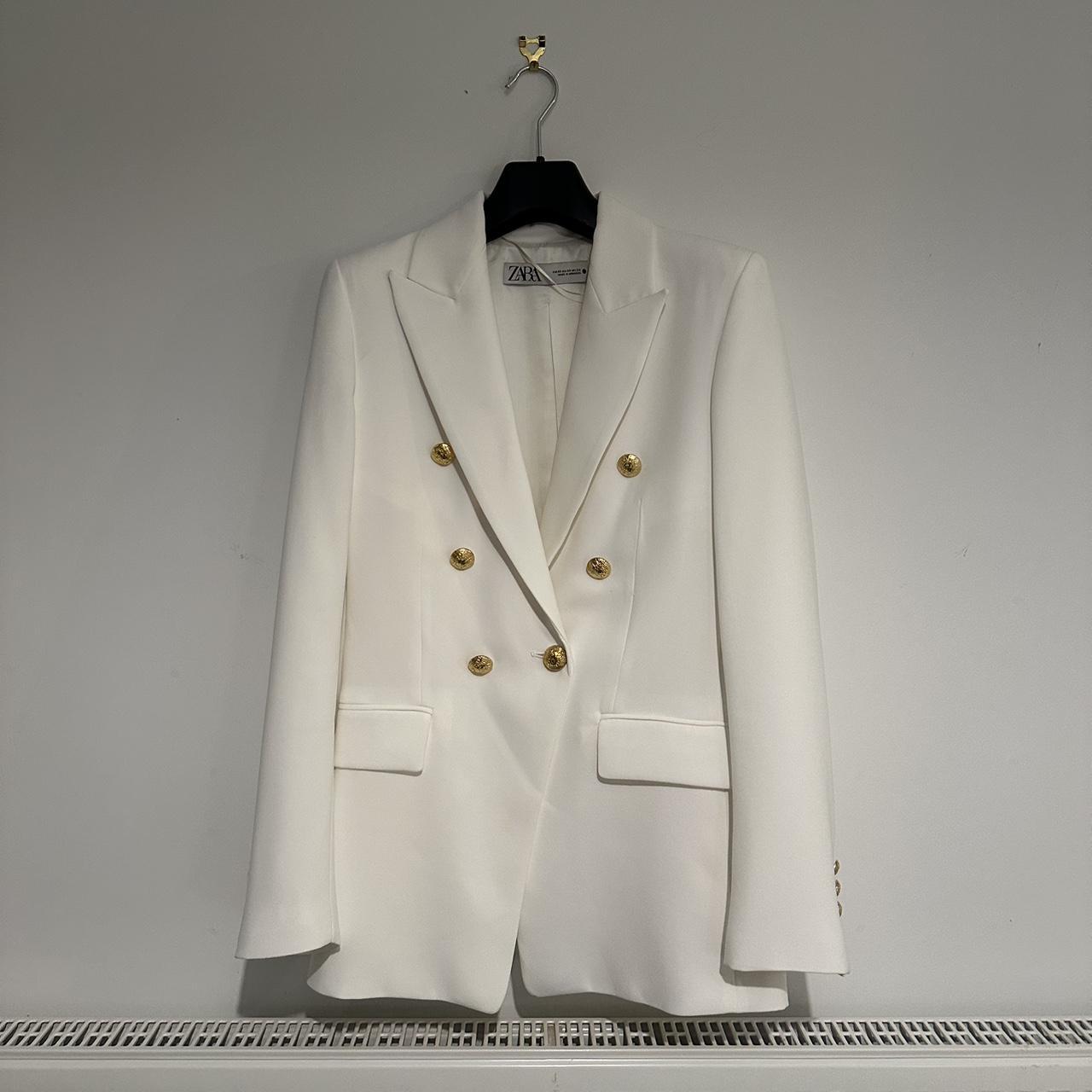 white zara blazer in XS, worn once or twice - Depop