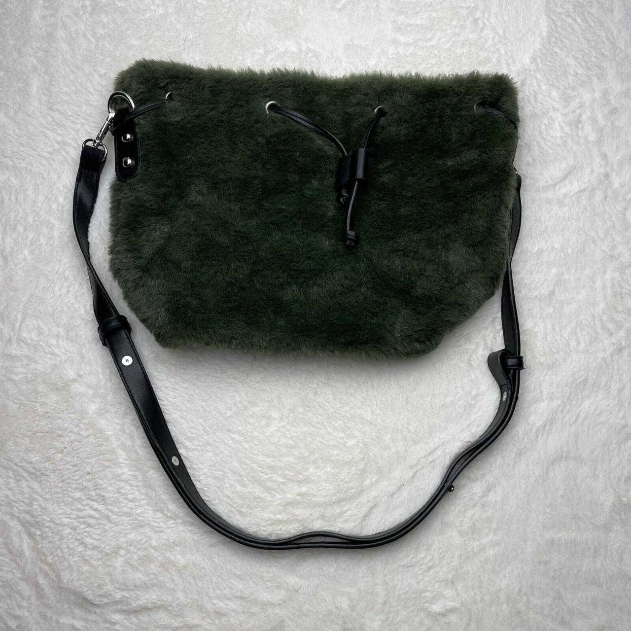 Olive Fluffy Fur Clutch, Hand Woven Fuzzy Handbag, Y2K Handbag, Evening  Party Purse, Fashionista Handbag, Green Fluffy Bag - Etsy | Fur clutch, Green  fur, Fluffy bag