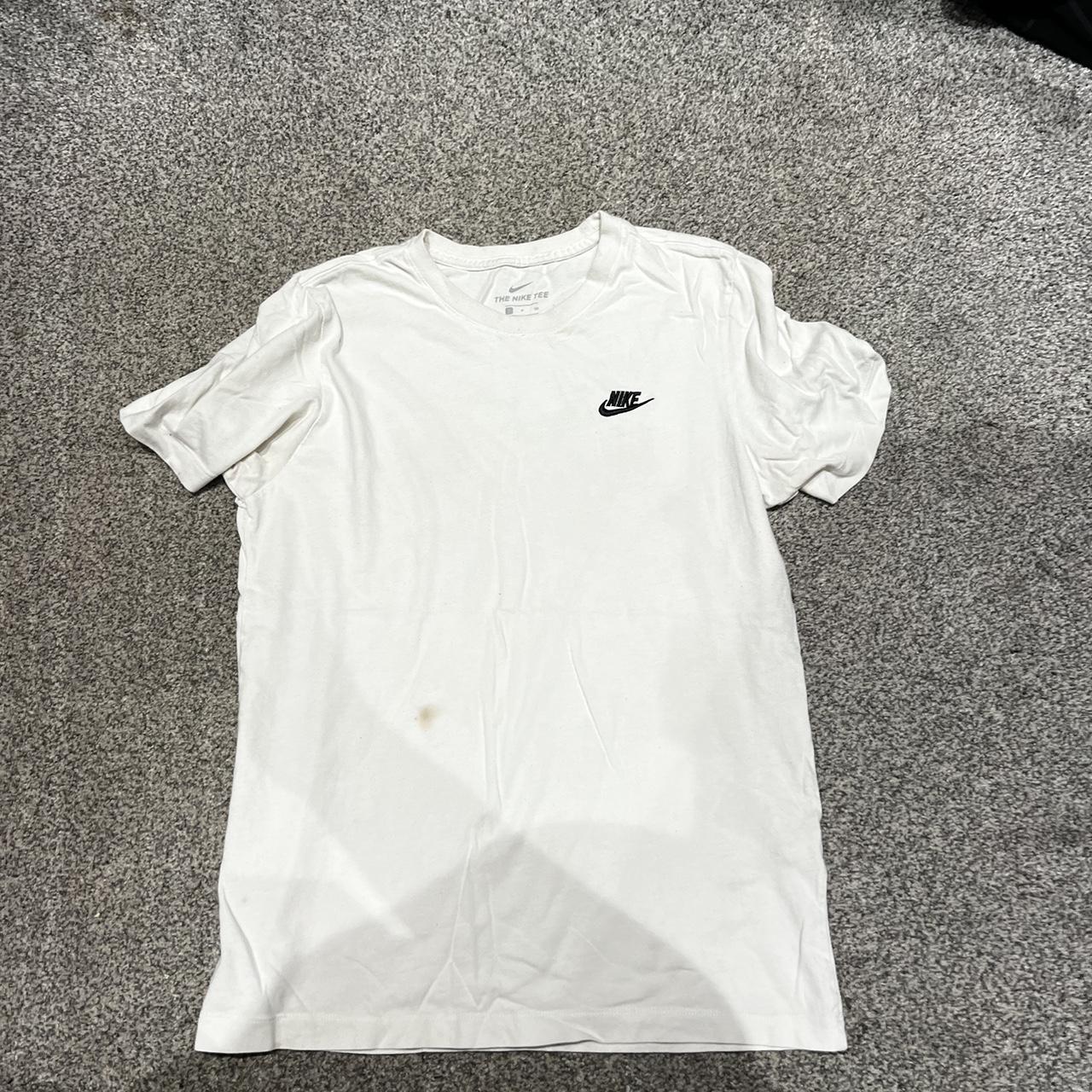 mens white t shirts nike