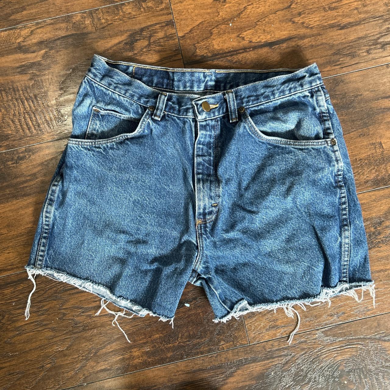 wrangler shorts great condition size 30” 11 inch... - Depop