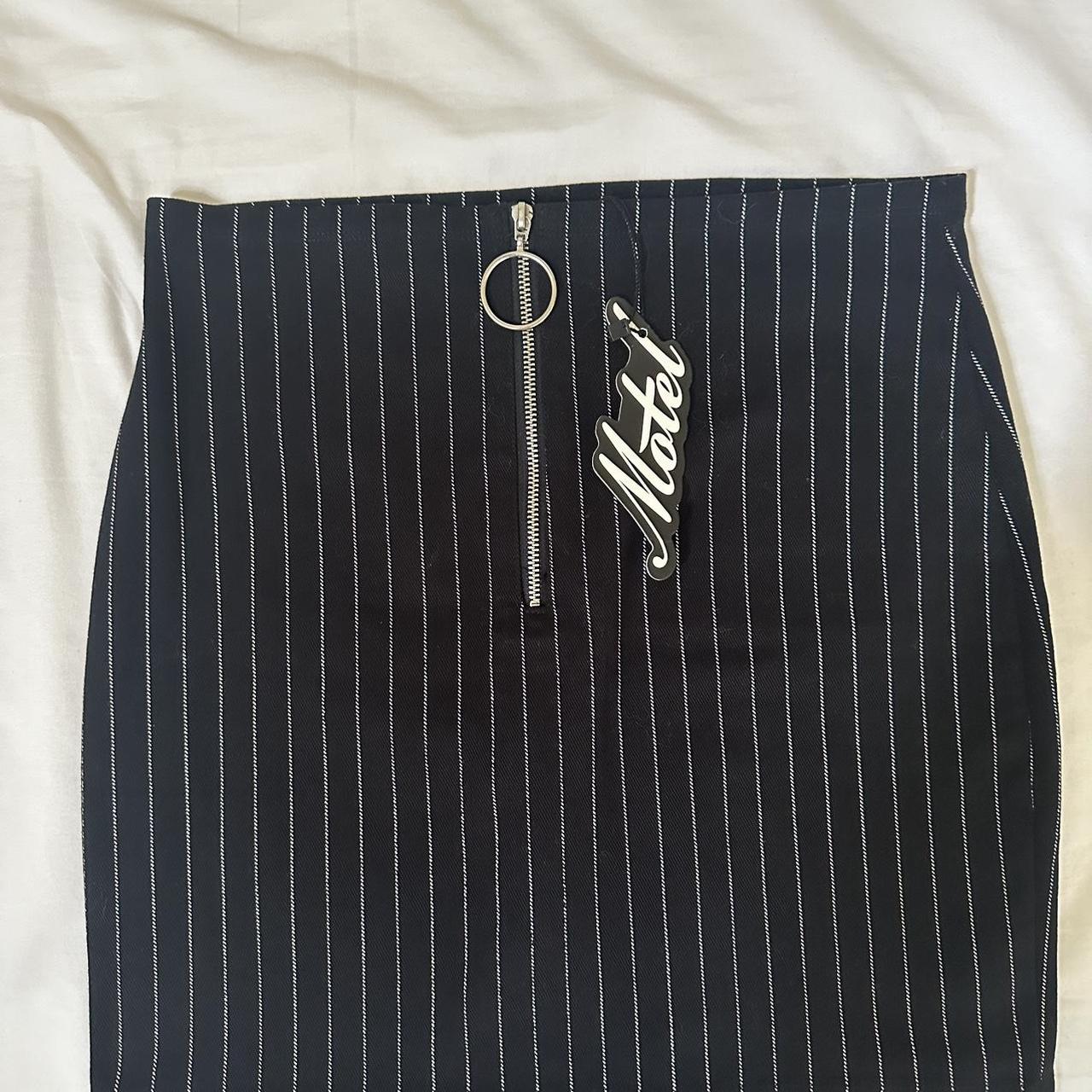 Black and white outlet striped skirt 4 inch