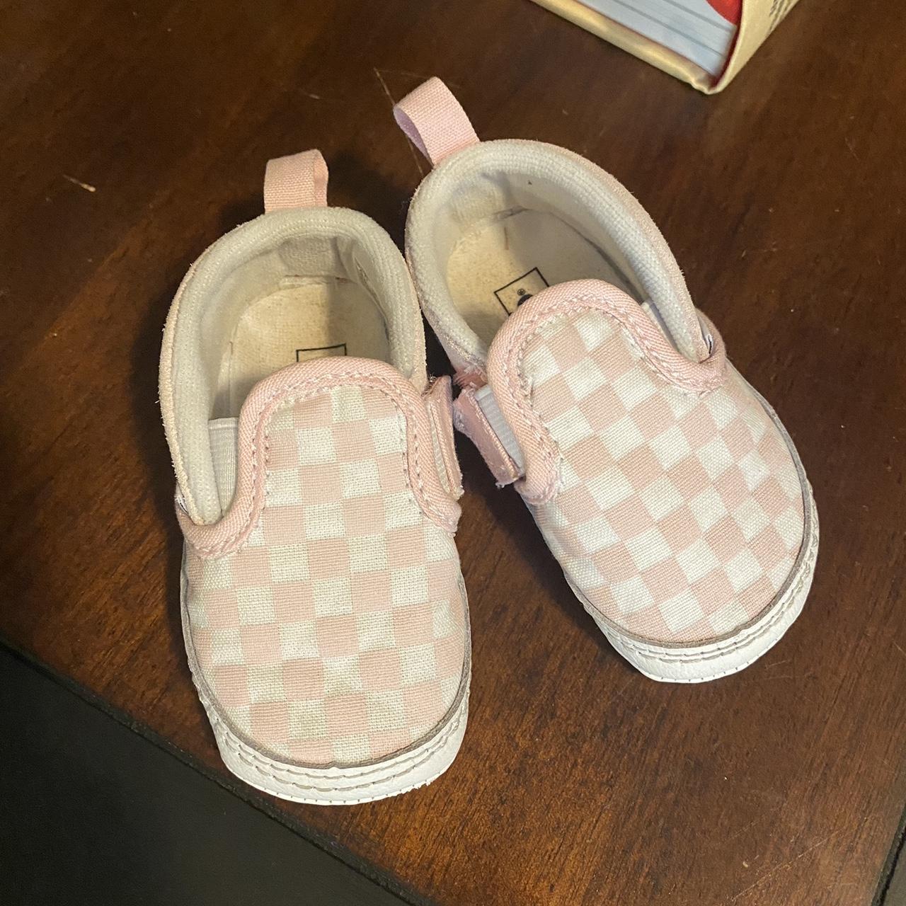 Vans crib hot sale shoes pink