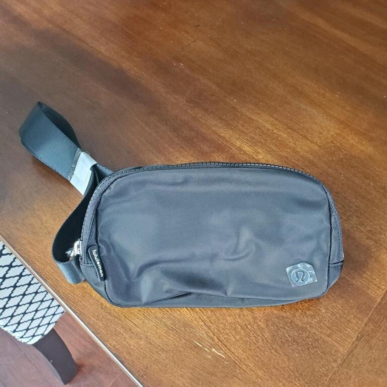 Lululemon outlet Belt Bag Black Brand New with Tags