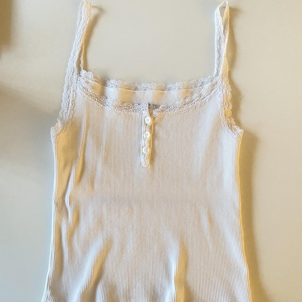 brandy melville amaya lace tank condition 10/10;... Depop