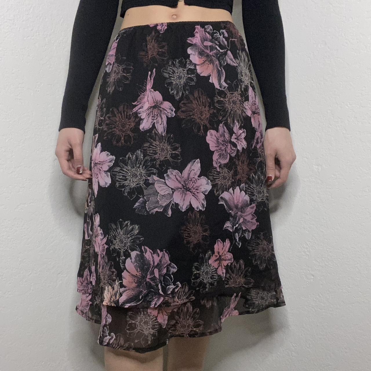 Lovely floral midi skirt from Connected W: 12 1/2... - Depop