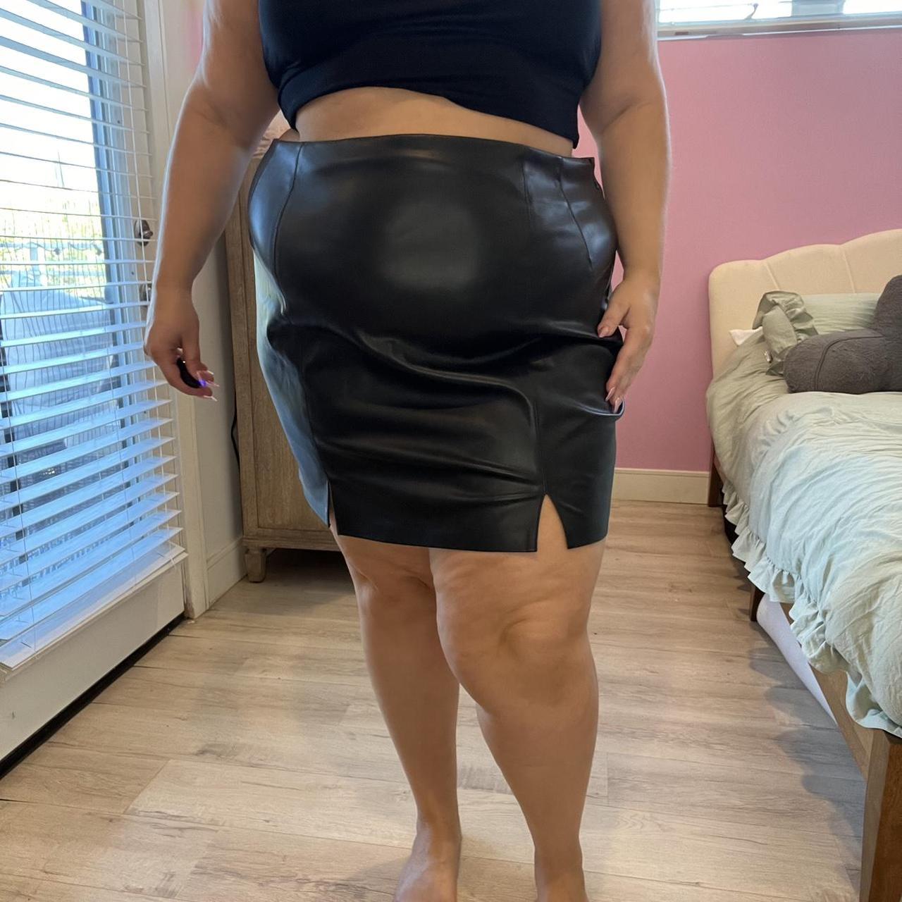 Black leather outlet skirt size 22