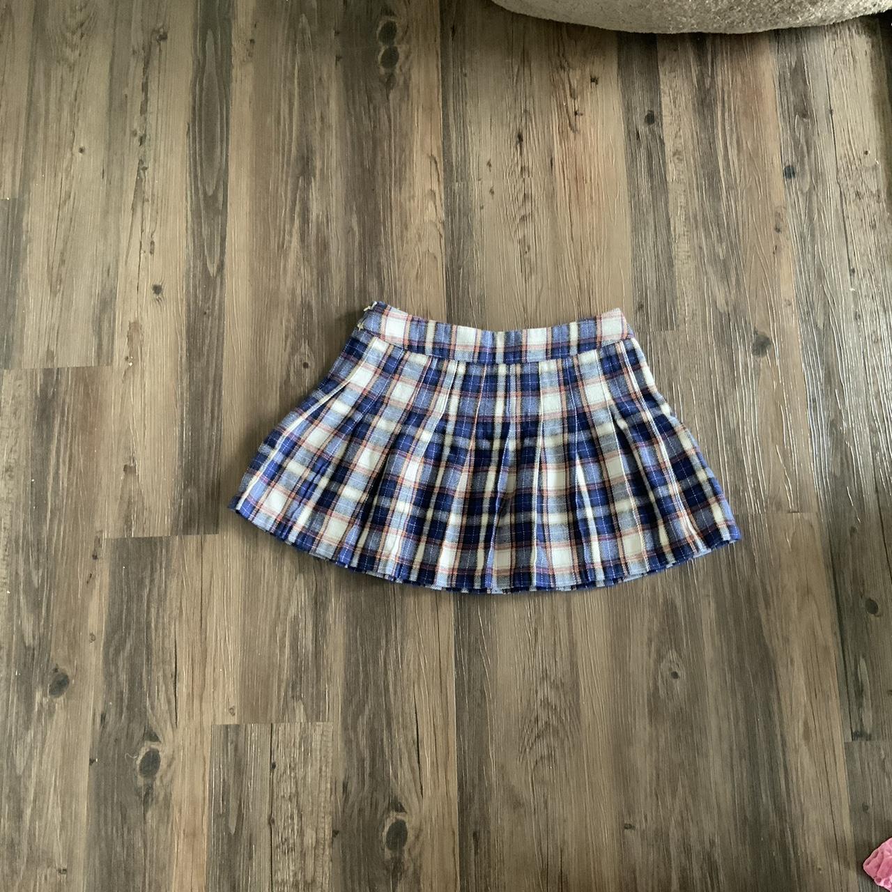 Finesse mini skirt - Depop