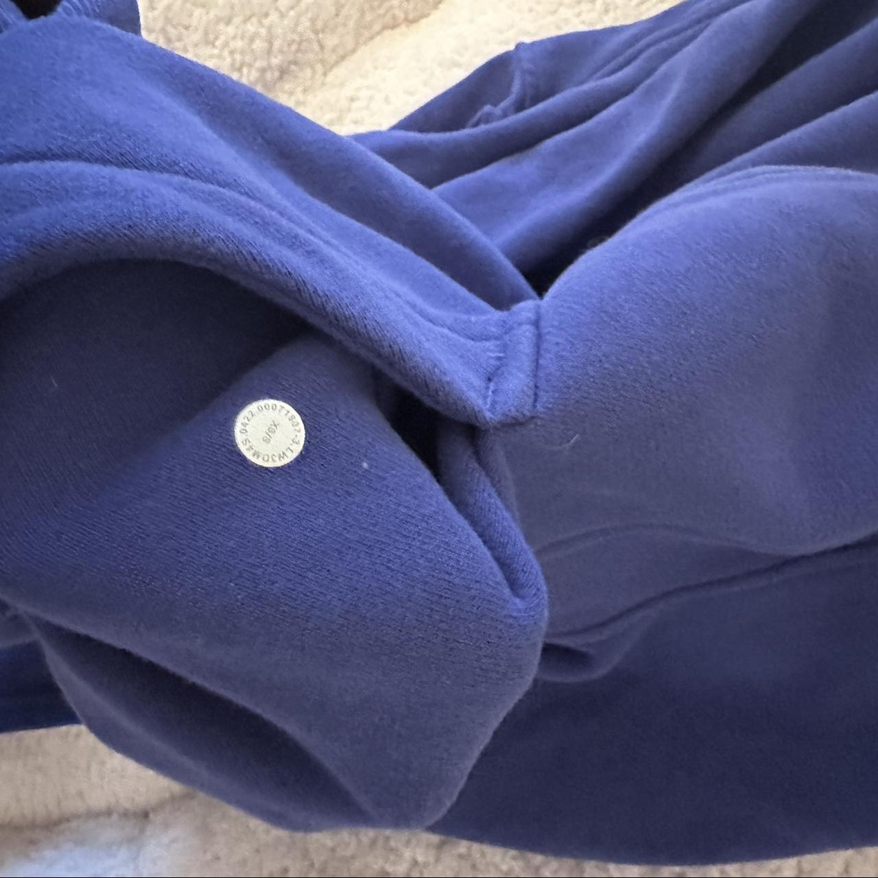 Lululemon Women's Blue Sweatshirt (3)