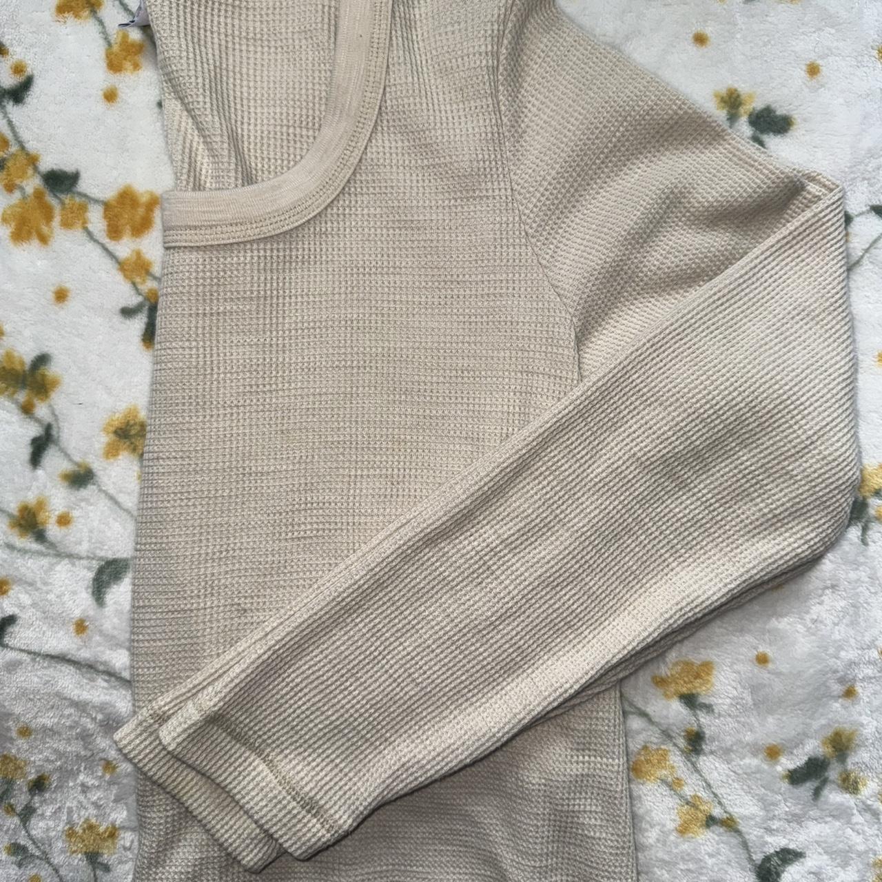 item listed by ariannaaa_059