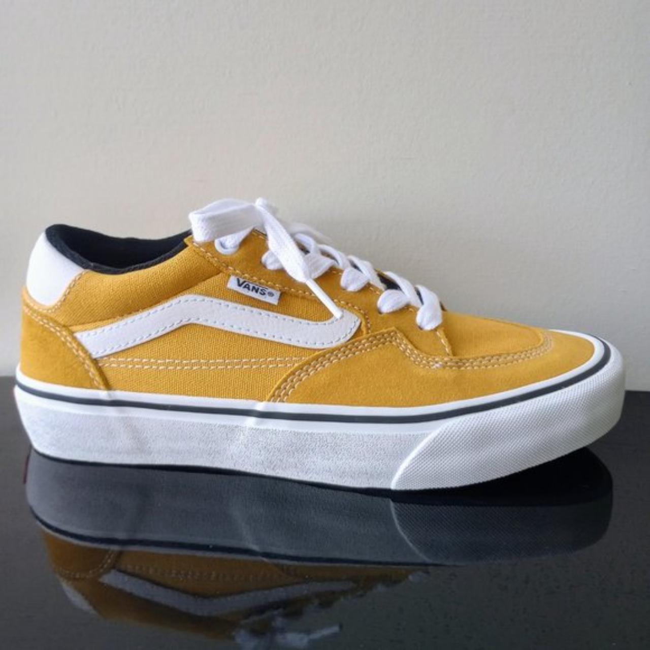 Vans trainers on sale mens gold