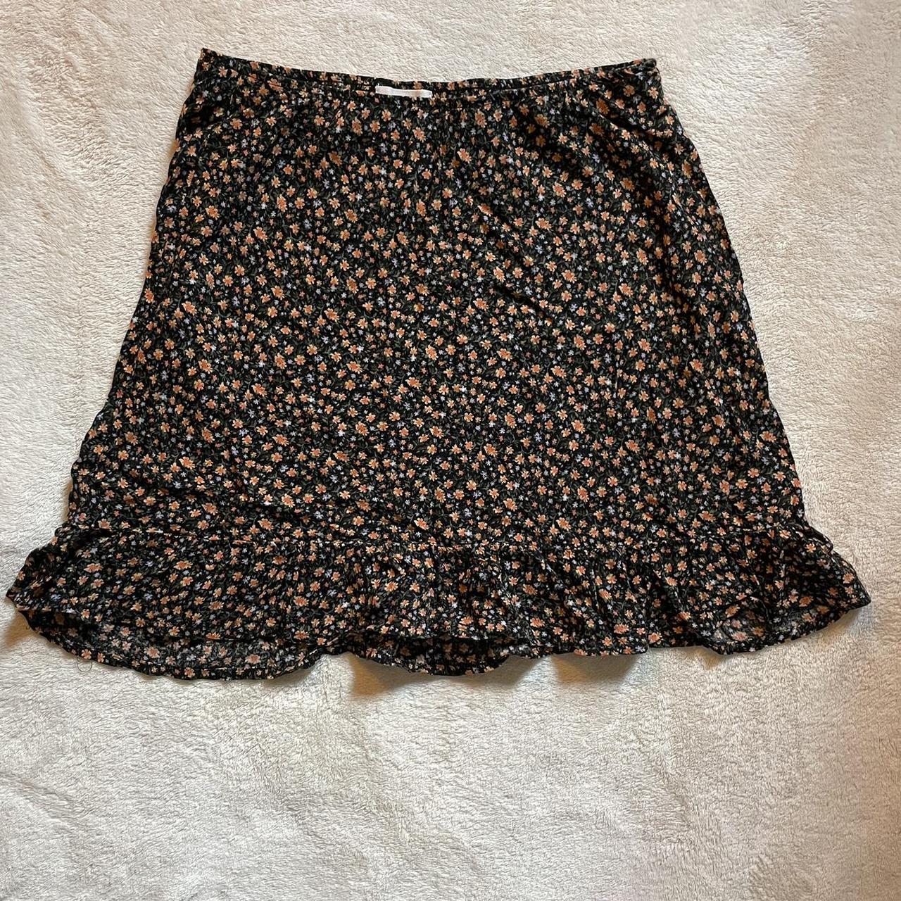 Black floral ruffle skirt Size small So cute... - Depop