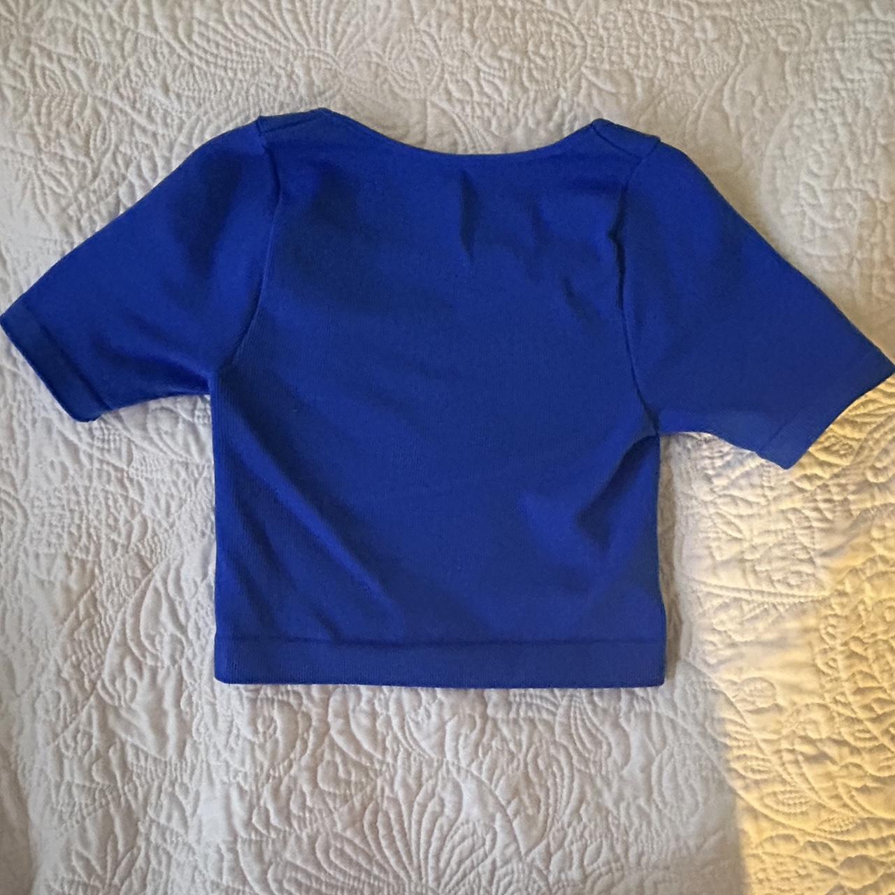 royal blue seamless short sleeve crop top. from