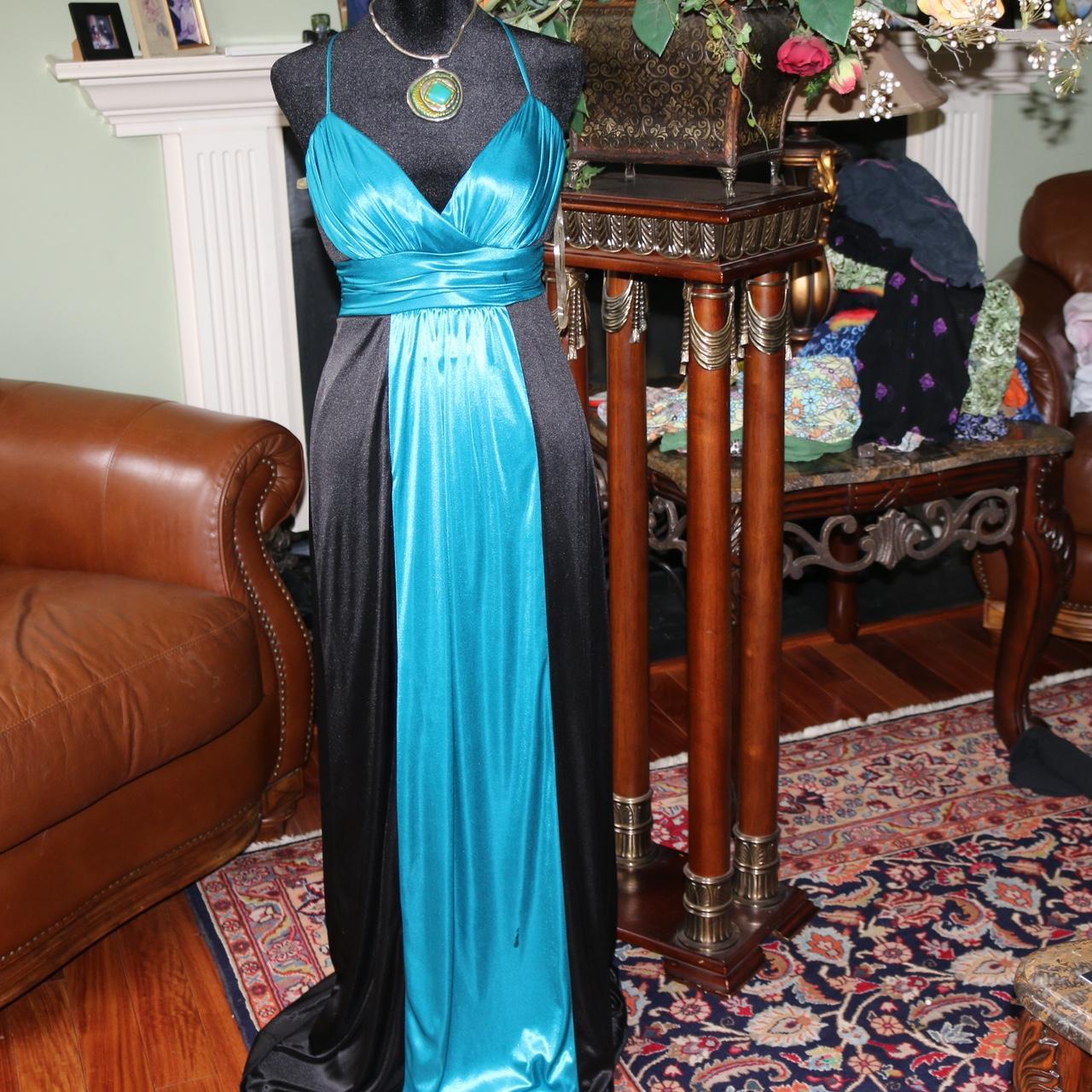 City Triangles beautiful y2k long maxi formal prom... - Depop