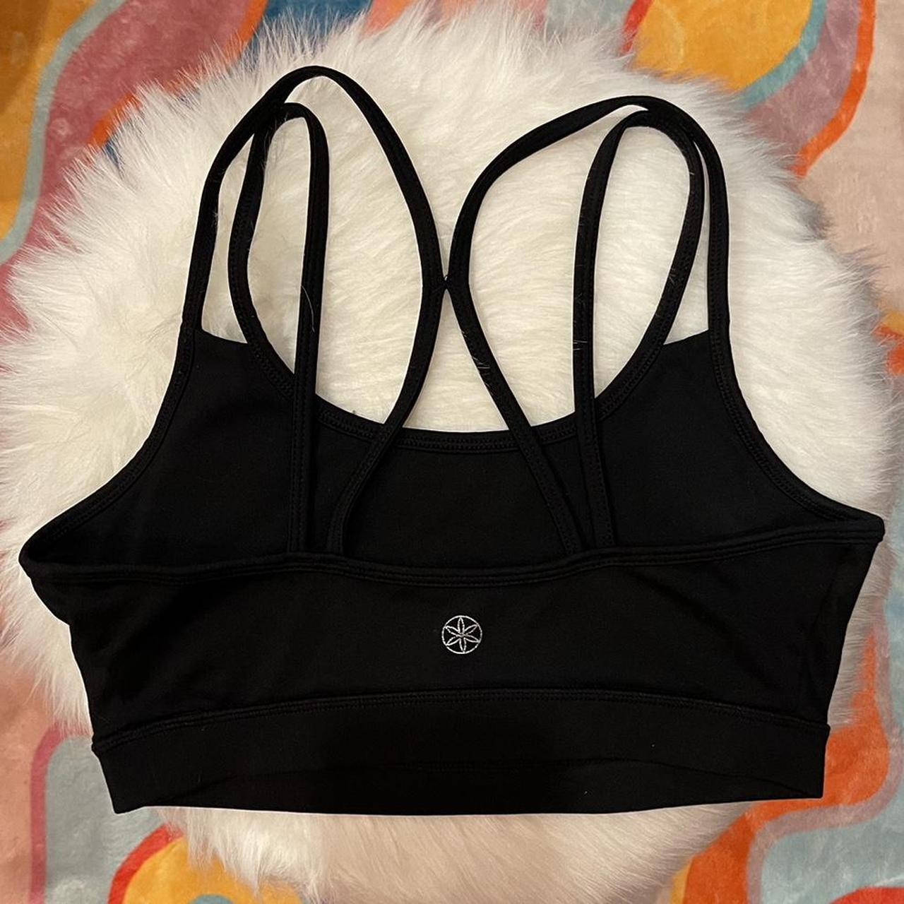 black gaiam sports bra size small but definitely