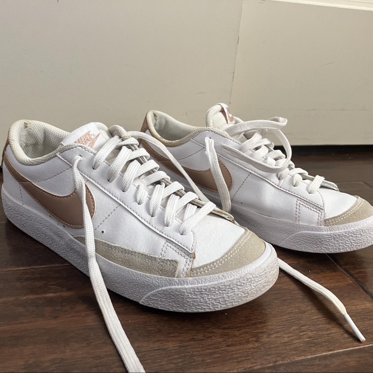 womens white and pink nike trainers