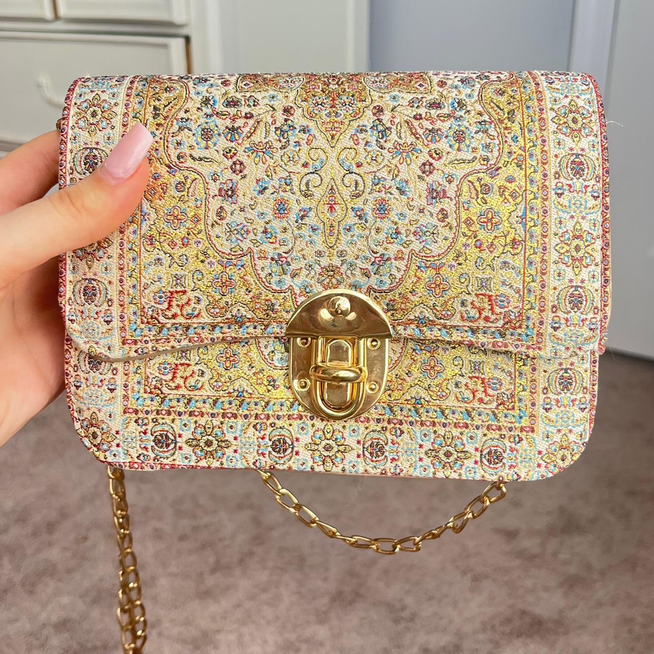 item listed by arianat43