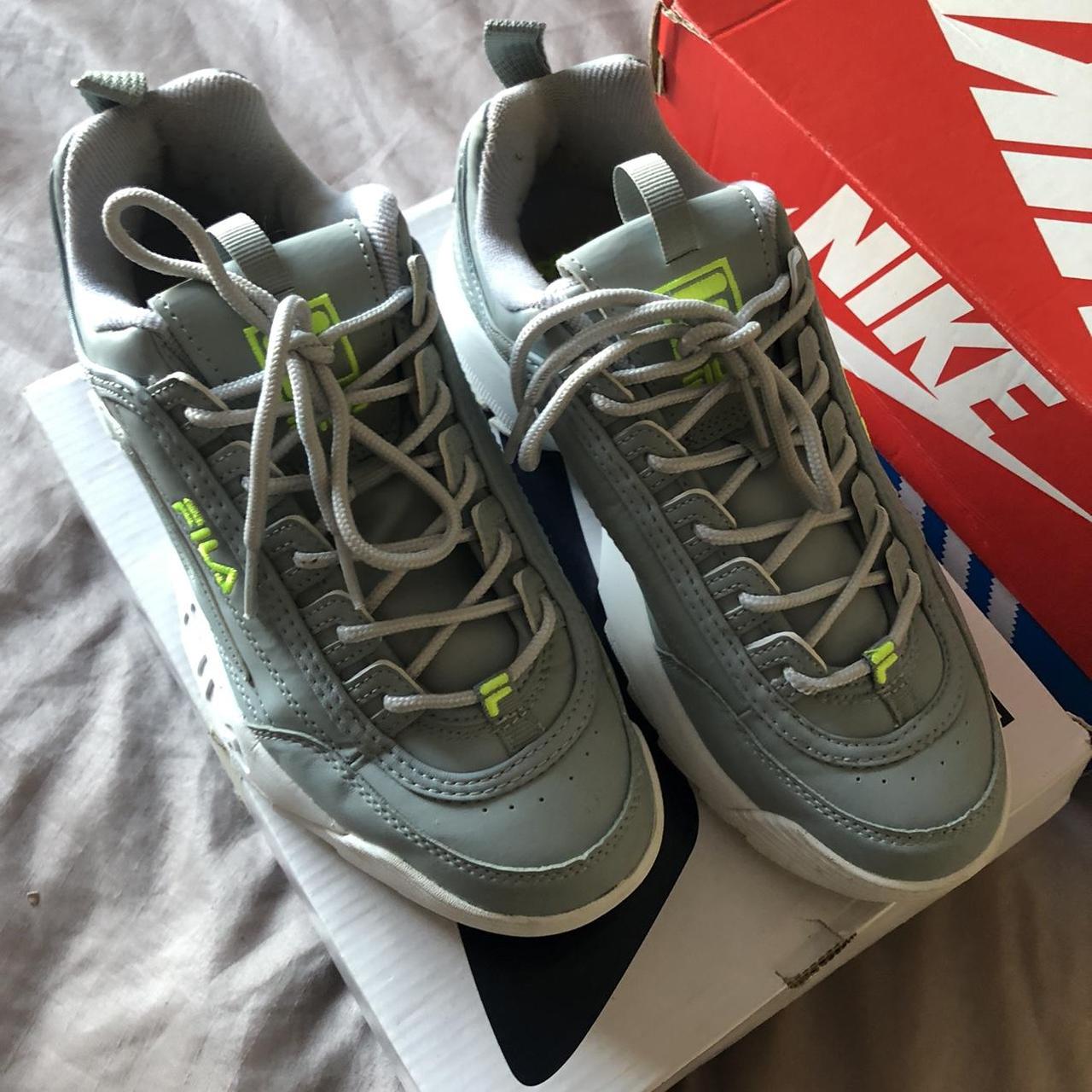 green and white filas