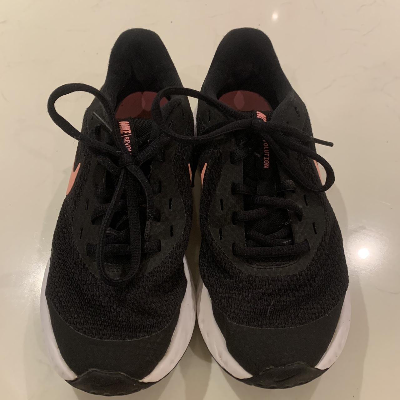 mens black and pink nike trainers