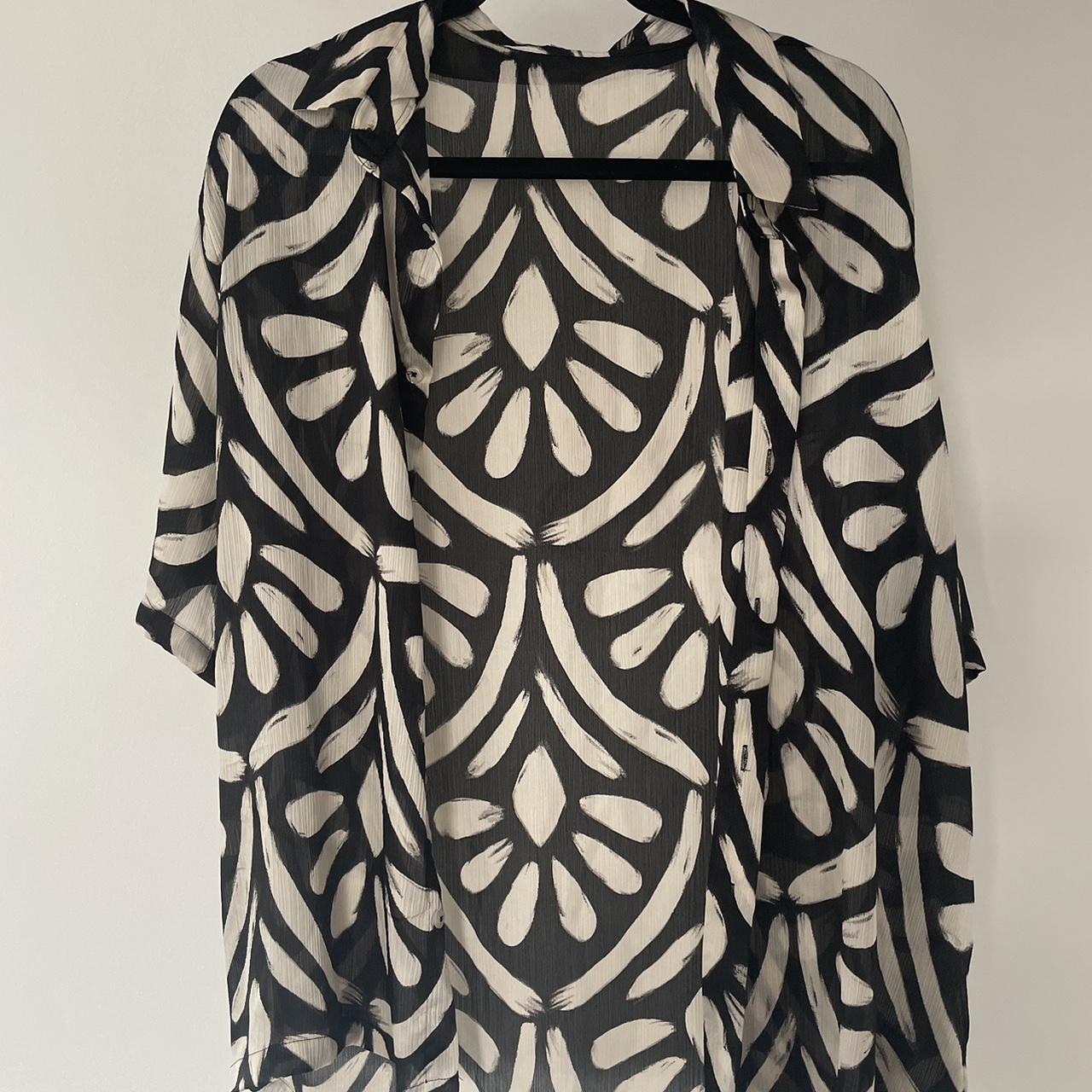 Zara black and white patterned shirt. Size L - Depop