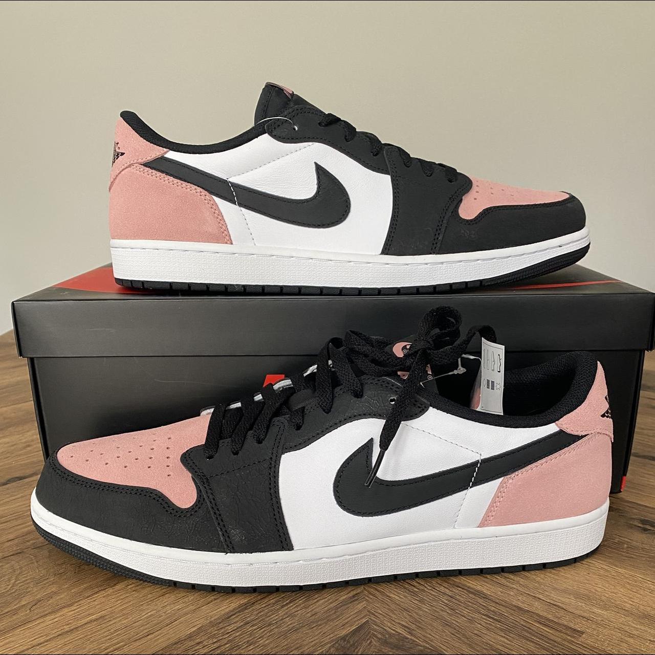 Nike Men's White and Pink Trainers | Depop