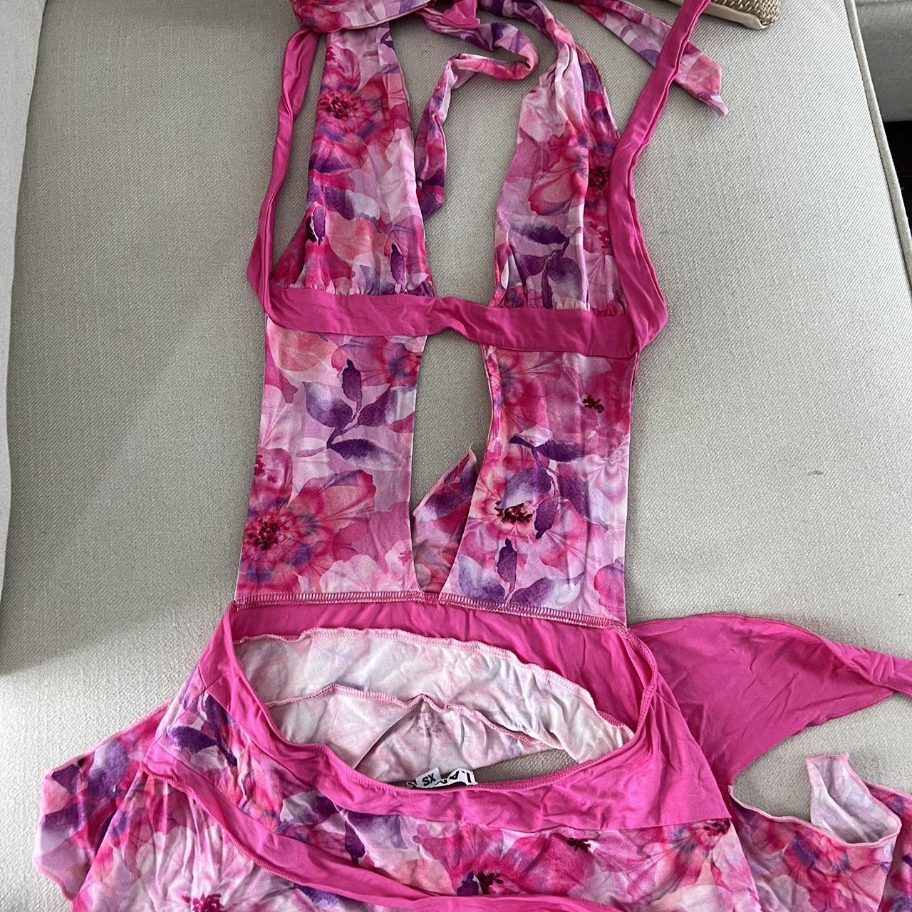 GAIAM Hot Pink Floral Print Open Keyhole Back - Depop