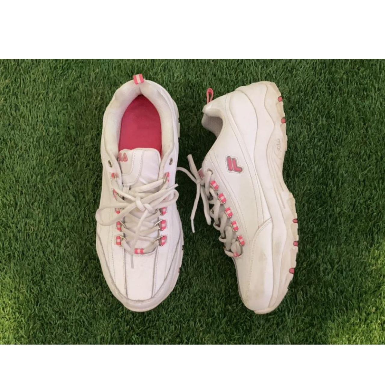 Fila best sale pink runners