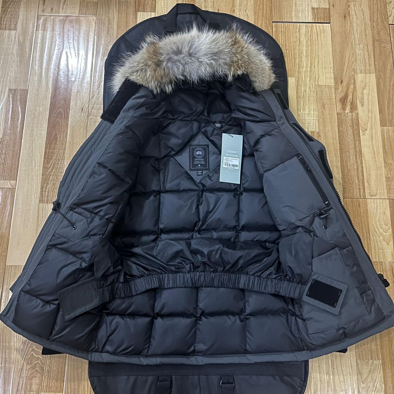 Mens goose down top parka with fur hood