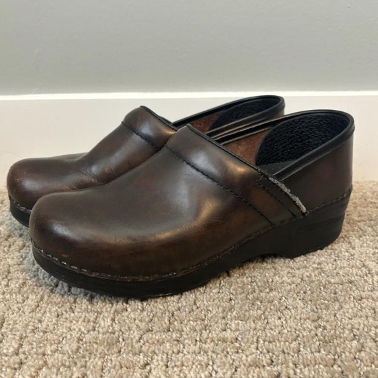 Dansko shops clogs 39