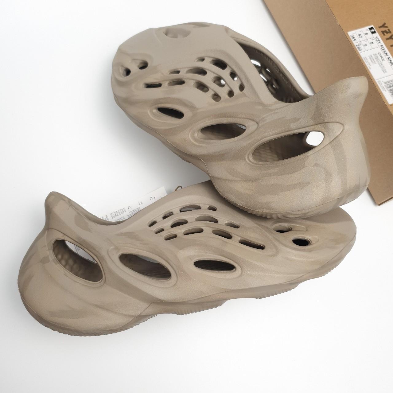 YEEZY FOAM RUNNER STONE SAGE BROWN ADIDAS UK 8 Depop