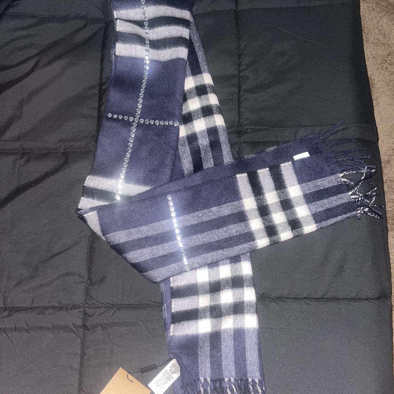 Burberry scarf outlet depop